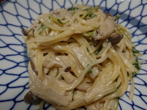 キノコと豆苗のクリームパスタ